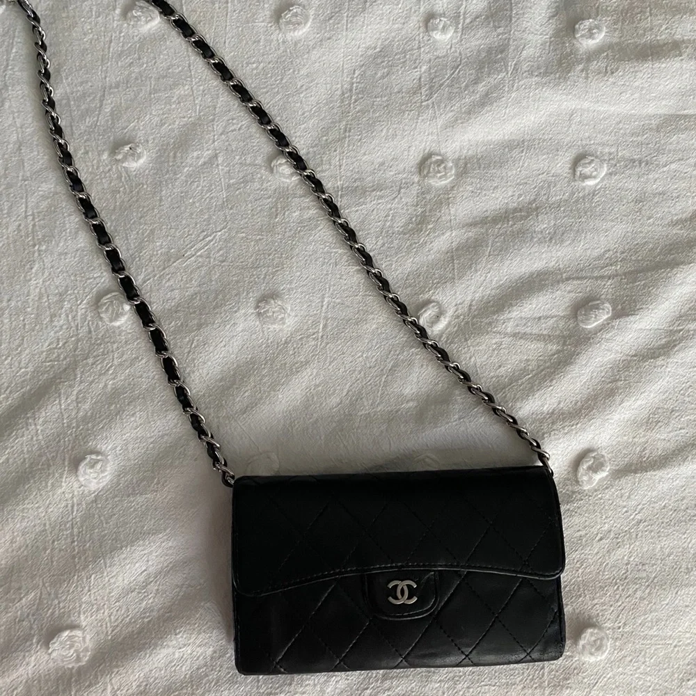 CHANEL Black Quilted Key & Card Holder - Picture 13 of 13